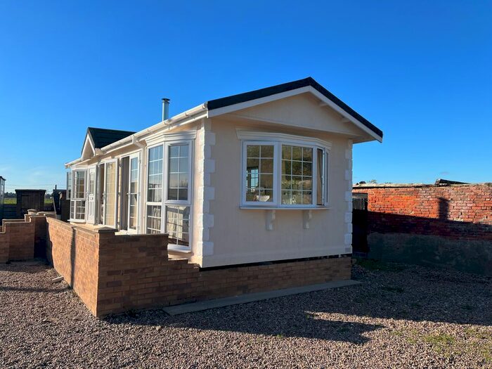 2 Bedroom Mobile/park Home For Sale In Lineside, Amber Hill, Boston, Lincs, PE20