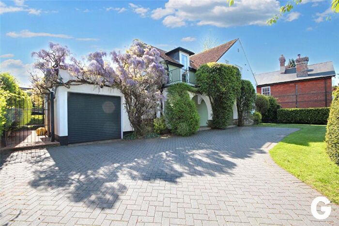 4 Bedroom Detached House For Sale In Salisbury Road, Ringwood, Hampshire, BH24