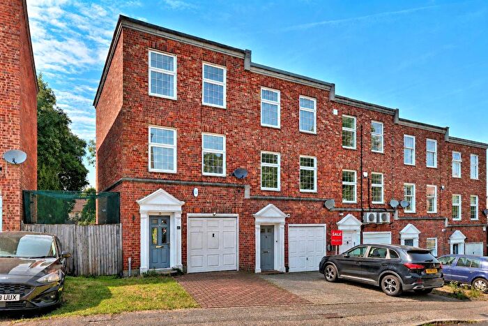 3 Bedroom Town House For Sale In Albany Court, Epping, CM16