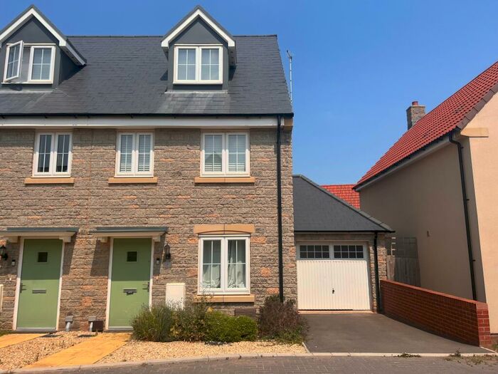 3 Bedroom House To Rent In Cottongrass, Lyde Green, BS16