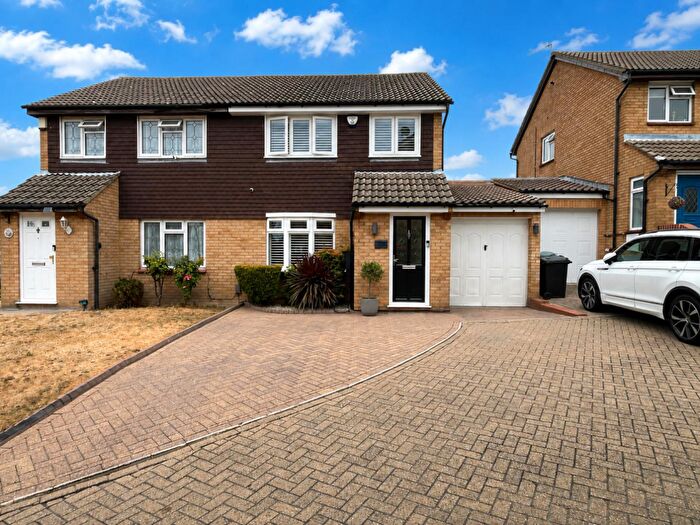 3 Bedroom Semi-Detached House For Sale In Chiffinch Gardens, Northfleet, Gravesend, DA11