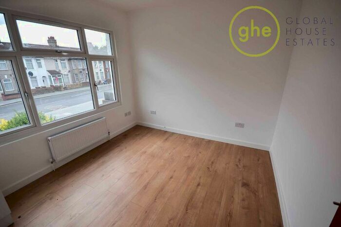 1 Bedroom Flat To Rent In Ilford Lane, Ilford, London, IG1