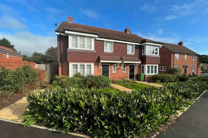 2 Bedroom End Of Terrace House To Rent In Oak Tree Close, Rowland's Castle, PO9