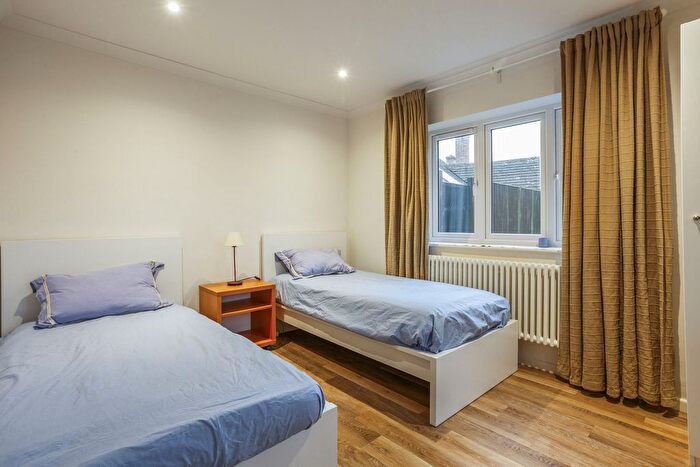 4 Bedroom Detached House For Sale In Midhurst Road, Haslemere, GU27