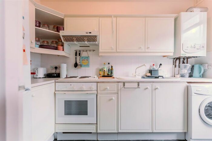 1 Bedroom Flat To Rent In Hillfield Avenue, London, N8