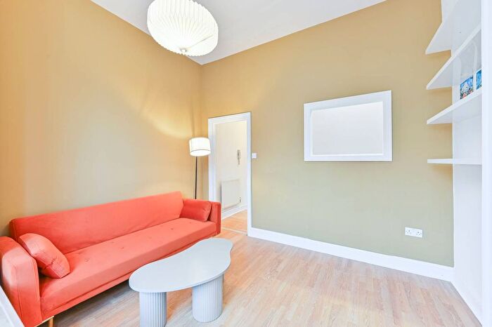 1 Bedroom Flat For Sale In Coldharbour Lane, Camberwell, London, SE5