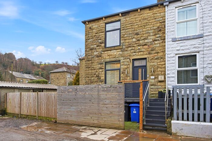 2 Bedroom Terraced House For Sale In Waterbarn Lane, Bacup, OL13
