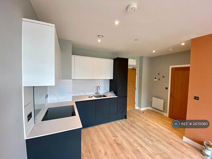 1 Bedroom Flat To Rent In Station Road, Redhill, RH1