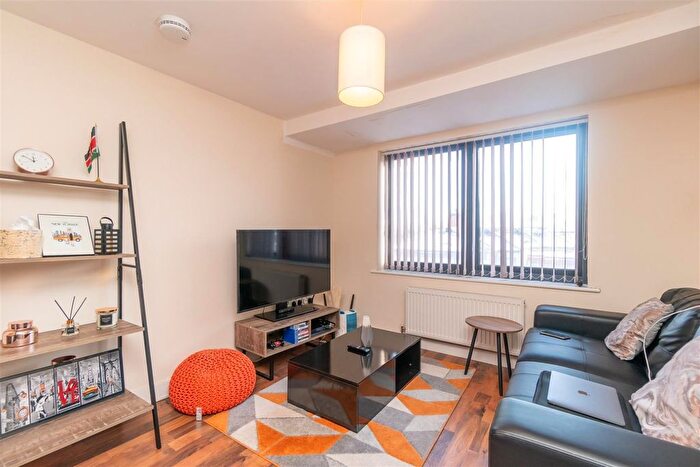 2 Bedroom Flat To Rent In Portland Road, Nottingham, Nottinghamshire, NG7