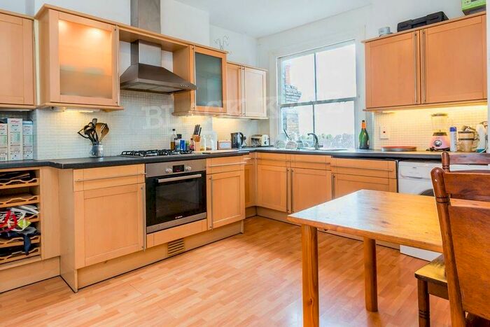 2 Bedroom Flat To Rent In Milton Park, N6