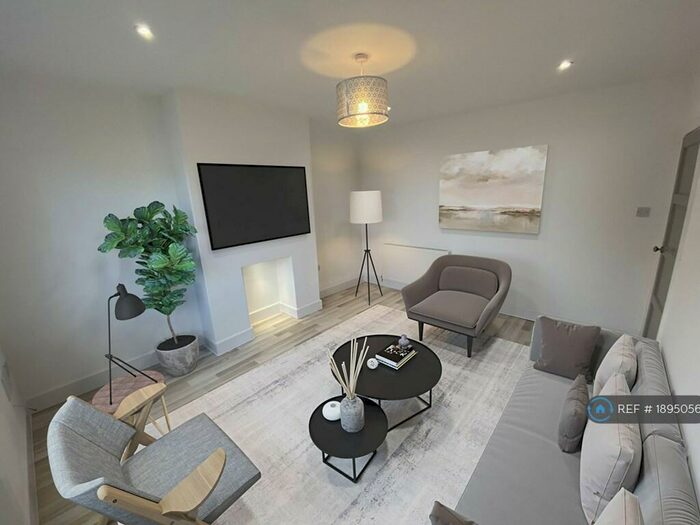 3 Bedroom Terraced House To Rent In Broomhill Road, Bristol, BS4