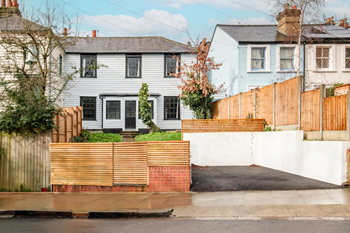 3 Bedroom House For Sale In St. James Lane, London, N10