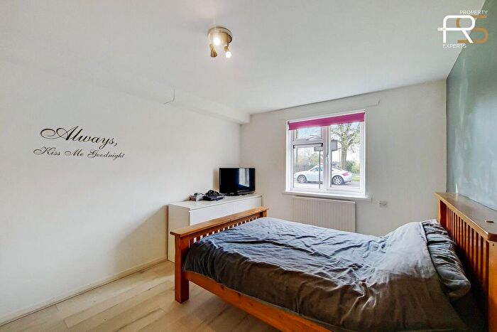 1 Bedroom Flat To Rent In Russets Close, Chingford, E4