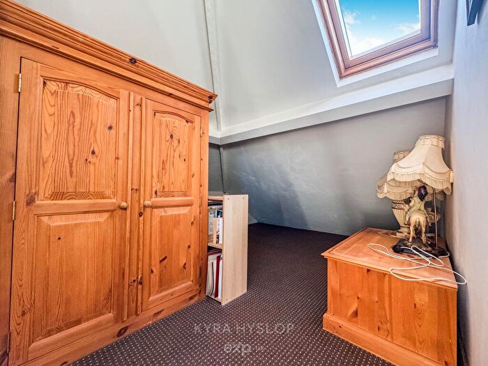 2 Bedroom Bungalow For Sale In Brookside Crescent, Exeter, Devon, EX4