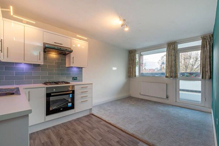 2 Bedroom Flat For Sale In Phipps Bridge Road, Mitcham, CR4