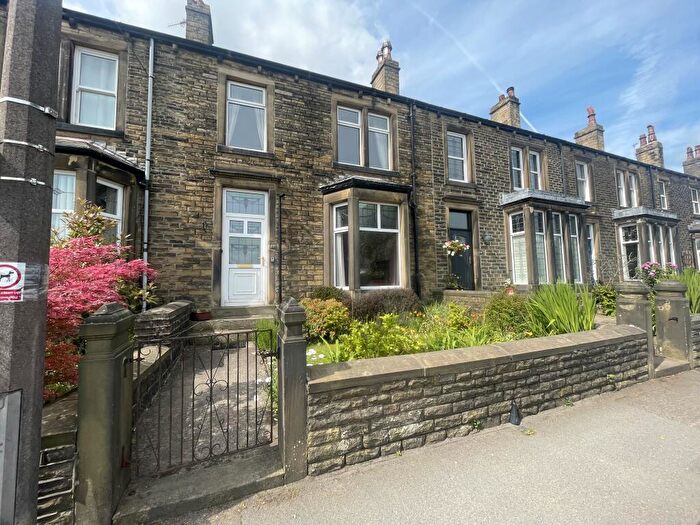 4 Bedroom Terraced House To Rent In Netherton Moore Road, Huddersfield, HD4