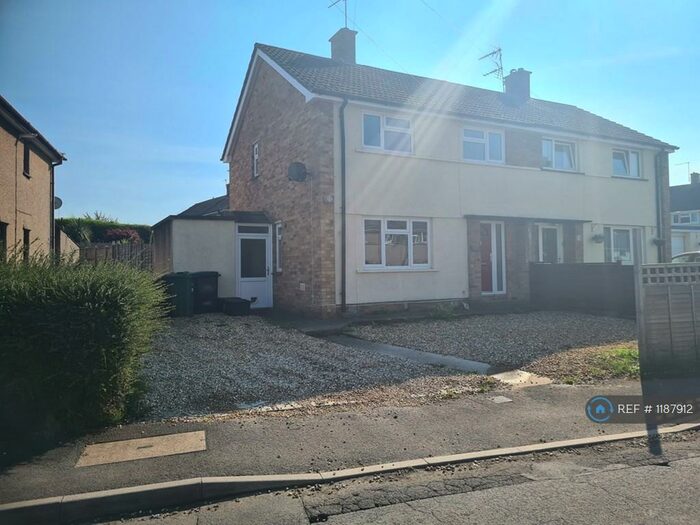 3 Bedroom Semi-Detached House To Rent In Greenfield Crescent, Nailsea, Bristol, BS48