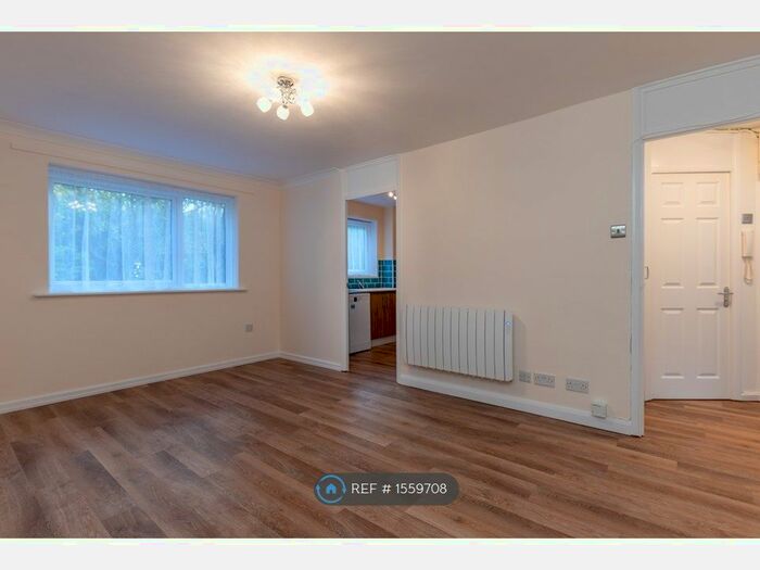 2 Bedroom Flat To Rent In Valley Green, Hemel Hempstead, HP2