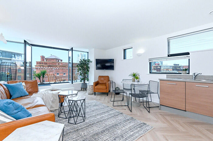 2 Bedroom Penthouse For Sale In Hunslet Road, Leeds, LS10