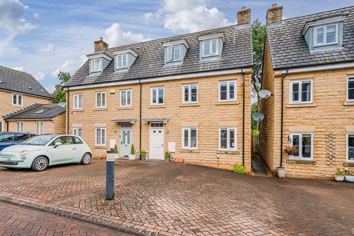 3 Bedroom Semi-Detached House For Sale In Riverside Court, Buxton, SK17