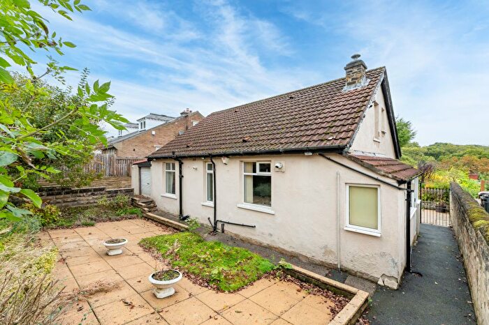 3 Bedroom Detached House For Sale In Glen Road, Eldwick, Bingley, West Yorkshire, BD16