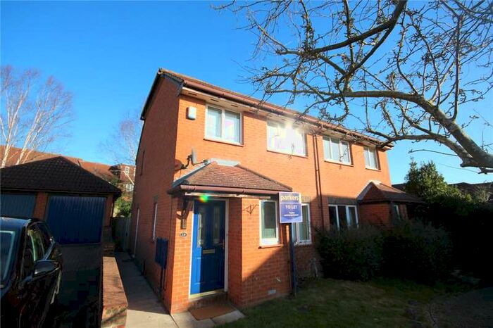 3 Bedroom Semi-Detached House To Rent In Saunders Close, Twyford, Berkshire, RG10