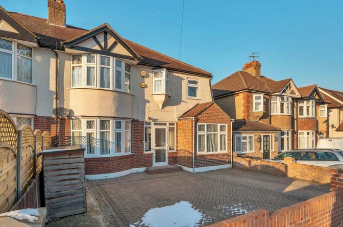 4 Bedroom Semi-Detached House To Rent In Thorndon Gardens, Epsom, KT19