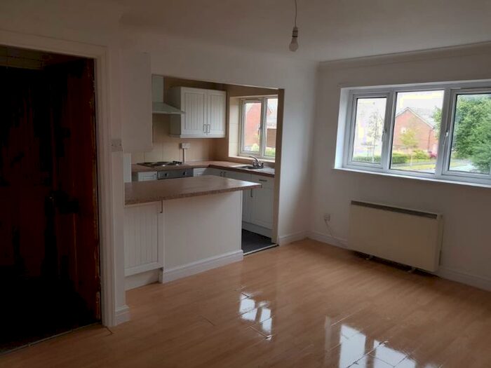 2 Bedroom Apartment To Rent In Flat, - Aspen Close, Kirkby, L33