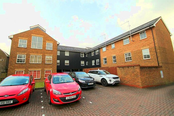 2 Bedroom Apartment To Rent In Fourdrinier Way, Apsley, Hemel Hempstead, HP3