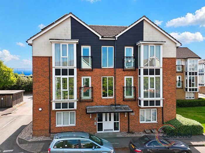 2 Bedroom Flat For Sale In Bridgland Road, Purfleet, RM19