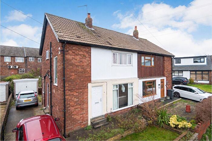 3 Bedroom Semi-Detached House For Sale In Chatsworth Crescent, Pudsey, Leeds, LS28