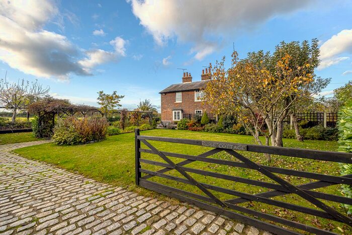 3 Bedroom Cottage For Sale In Swan Lane, Stock, CM4