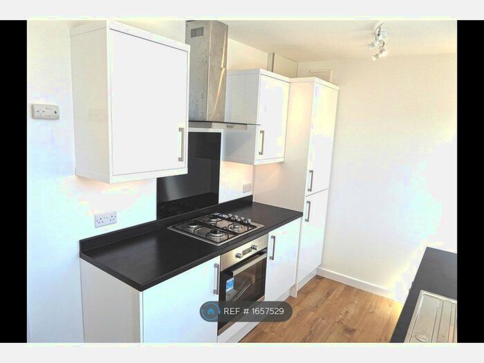 2 Bedroom End Of Terrace House To Rent In Victoria Park Road, Torquay, TQ1