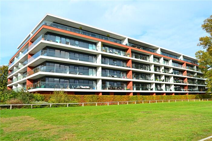 2 Bedroom Apartment To Rent In Racecourse Road, Newbury, Berkshire, RG14