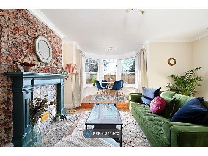 2 Bedroom Flat To Rent In Beaconsfield Villas, Brighton, BN1