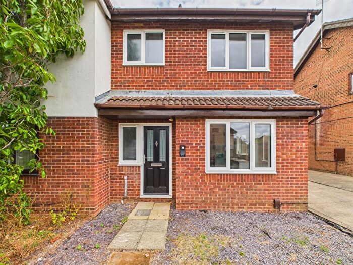 3 Bedroom Semi-Detached House To Rent In , Heron Close, Wellingborough, NN8