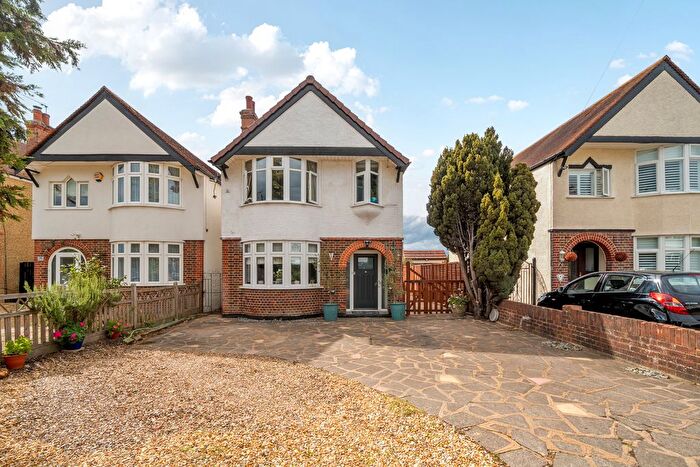 3 Bedroom Detached House For Sale In School Lane, Addlestone, KT15