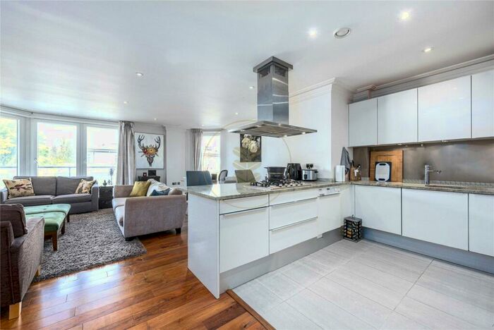 2 Bedroom Apartment To Rent In Hodford Road, London, NW11