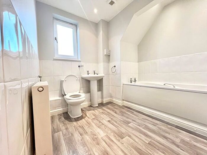 2 Bedroom Flat To Rent In Middlewood Drive East, Sheffield, S6