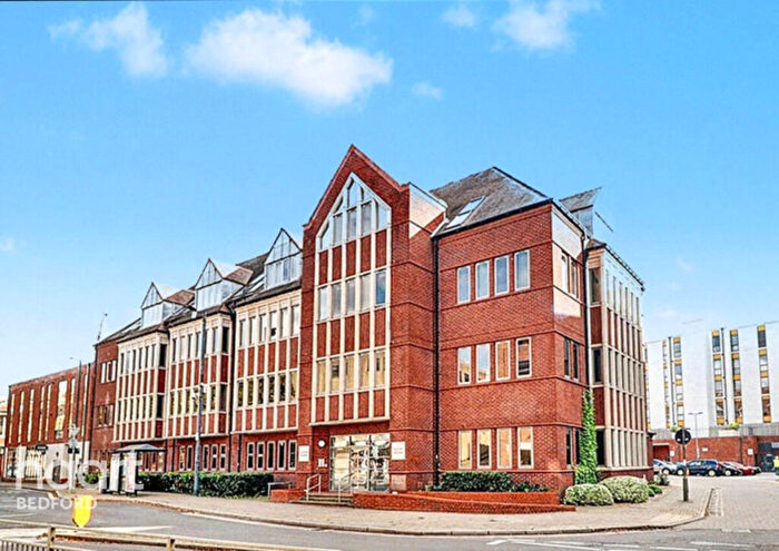 2 Bedroom Flat For Sale In Horne Lane, Bedford, MK40