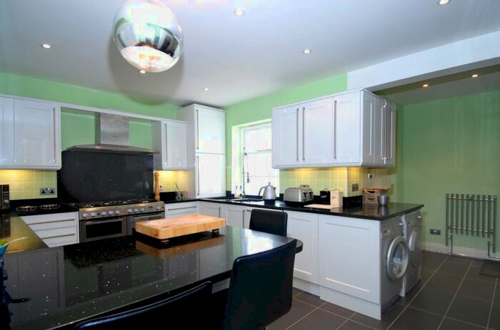 4 Bedroom Town House To Rent In Danesbury Park Welwyn, AL6