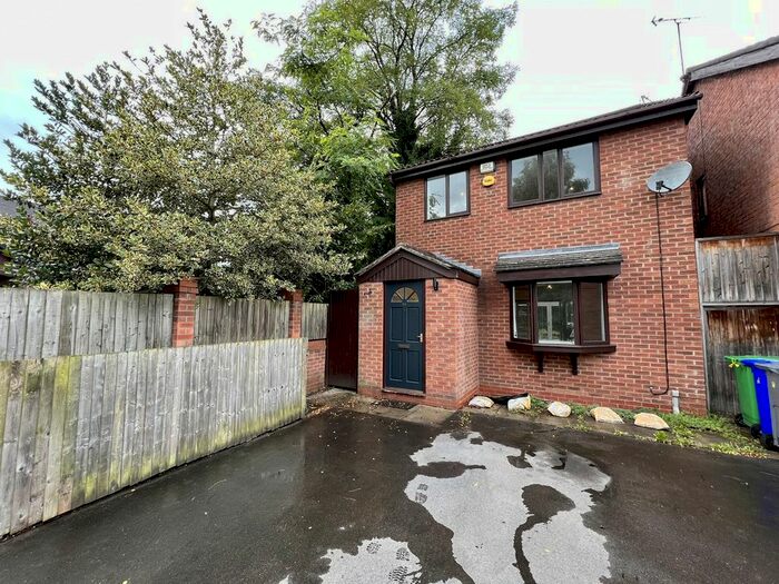 3 Bedroom Semi-Detached House To Rent In Harkerside Close, Manchester, M21