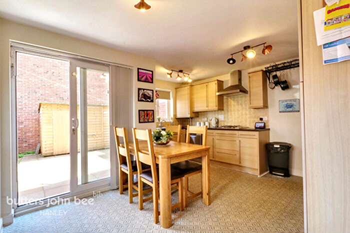 5 Bedroom Town House For Sale In Lock Keepers Way, Stoke-On-Trent, ST1