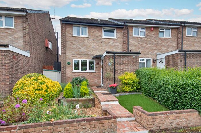 3 Bedroom End Of Terrace House For Sale In Caxton Close, Hartley, Longfield, Kent, DA3