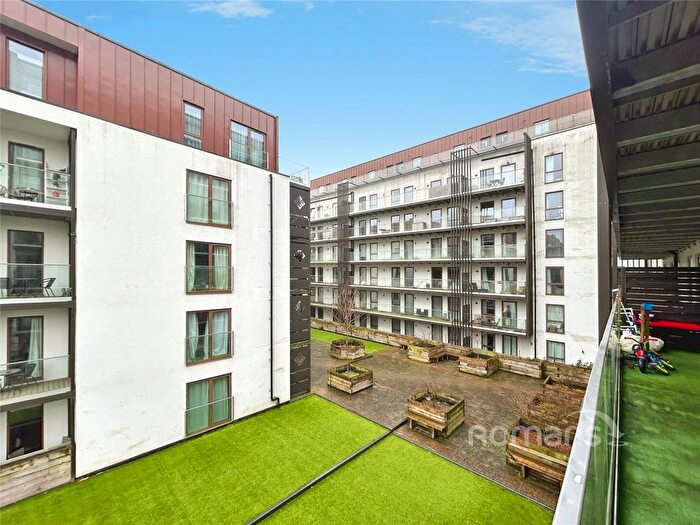 2 Bedroom Flat For Sale In Farnborough Road, Farnborough, Hampshire, GU14