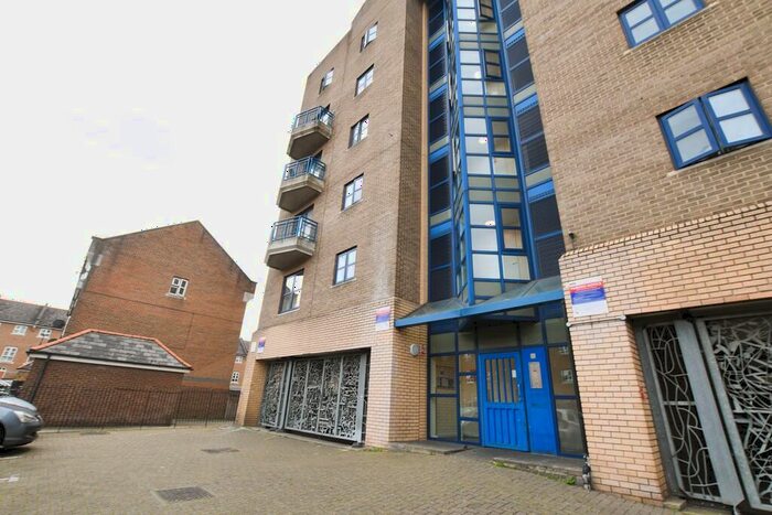 2 Bedroom Apartment To Rent In Sherwood Gardens, Canary Wharf, E14