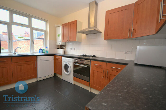 3 Bedroom Flat To Rent In High Road, Beeston, NG9