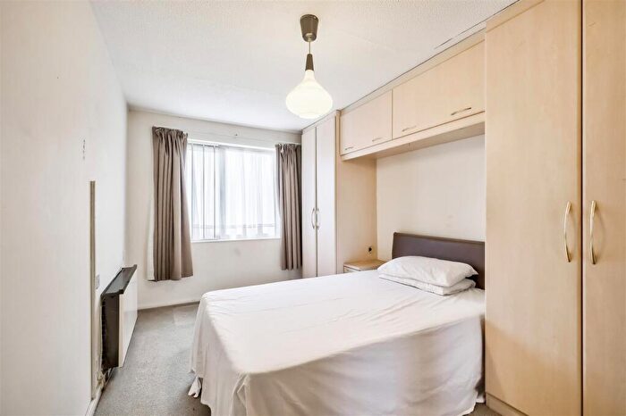 1 Bedroom Flat For Sale In Cambridge Road, Wanstead, E11