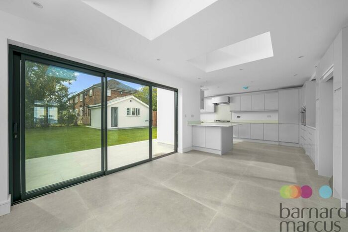 4 Bedroom House To Rent In Russell Road, London, N20