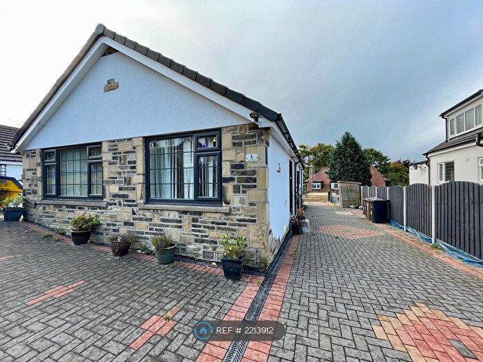 4 Bedroom Bungalow To Rent In Hazel Walk, Bradford, BD9